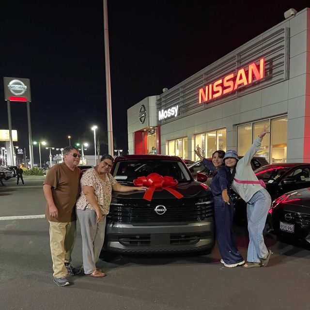We'd like to congratulate the Polanco family on their new Nissan Kicks!🚘 🎉

Thank you @sold_by_saul for all of your help in finding them the perfect fit at @mossynissannationalcity.

#NissanKicks #MileofCars #MossyNissan #mossynissannationalcity