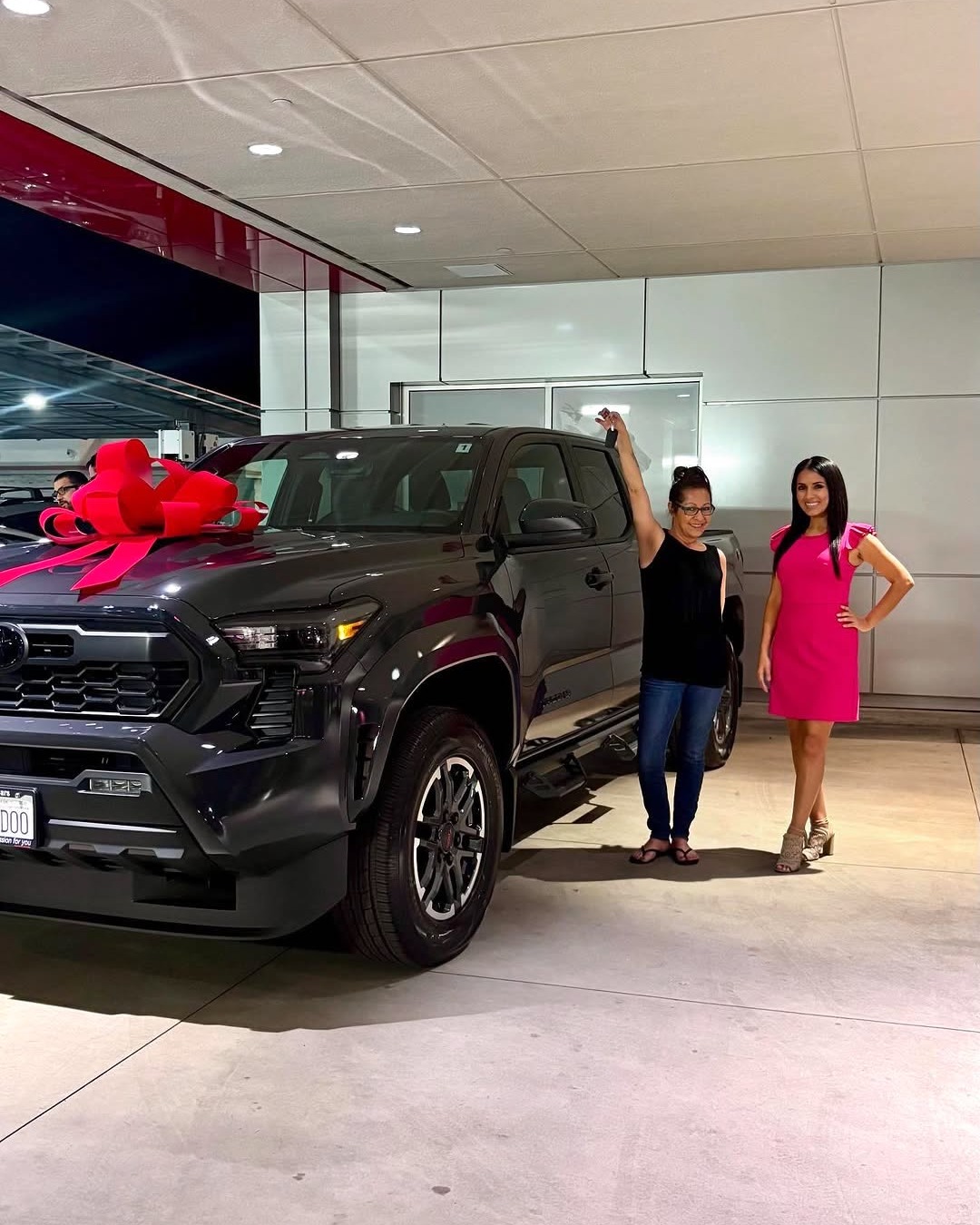 Short girl. Big truck 💅🛻

Congrats on your new ride from @toyotadaltonus, Dora!

Shout out to Sales Professional @lianasellscars for helping her find her perfect fit!

#MileofCars #DaltonToyota