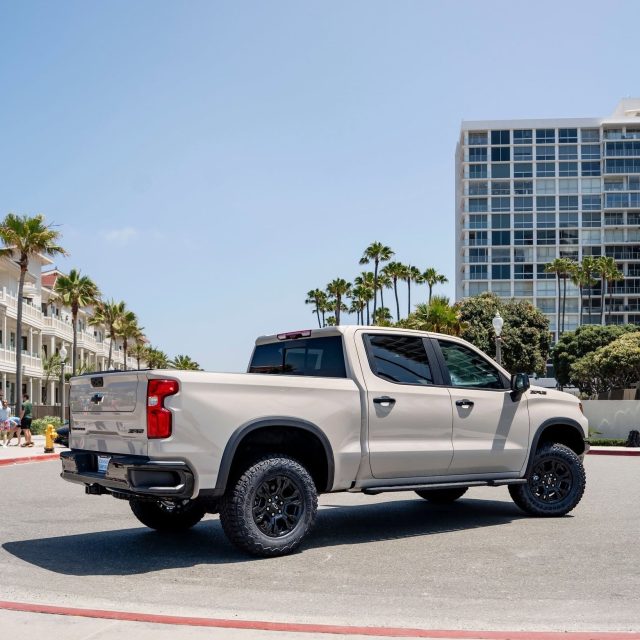 Some trucks look ready for anything.
The Silverado ZR2 was built to prove it 💪🛻

#SilveradoZR2 #ChevyTruck #ChevyDealership #CummingChevy #MileofCars