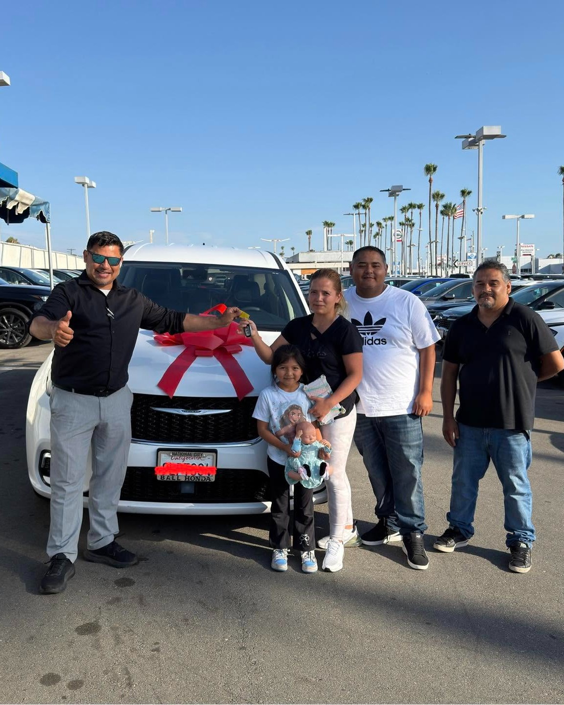 Congratulations to the Gonzalez family on your 2024 Chrysler Pacifica! 

🎉 Thank you for trusting @ballhonda_sd with your family’s next ride 💙

#BallHonda #ChryslerPacifica #PreOwned #MileofCars